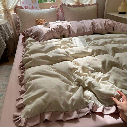 91家纺网 家纺一手货源 找家纺 （总）韩巢家纺 2025新款针织双层纱花边款被套直播热销款四件套学生宿舍床单三件套-（提供卖家秀）