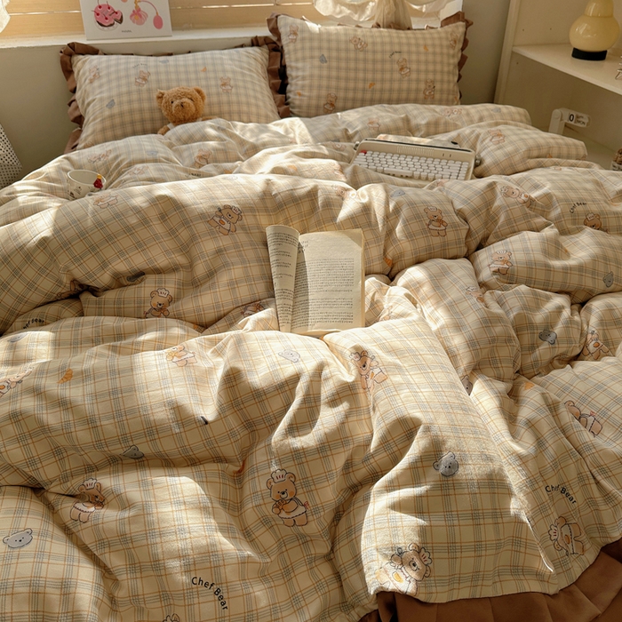 91家纺网 家纺一手货源 找家纺 韩巢家纺 2025新款针织双层纱花边款被套直播热销款四件套学生宿舍床单三件套-（提供卖家秀） 熊先生