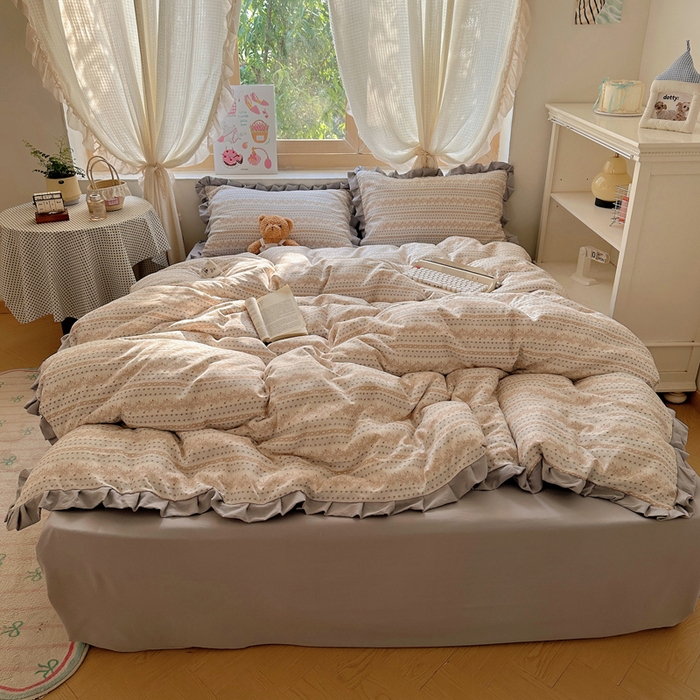 91家纺网 家纺一手货源 找家纺 韩巢家纺 2025新款针织双层纱花边款被套直播热销款四件套学生宿舍床单三件套-（提供卖家秀） 木昔