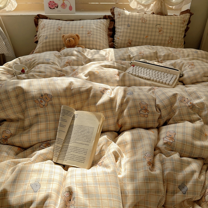 91家纺网 家纺一手货源 找家纺 韩巢家纺 2025新款针织双层纱花边款被套直播热销款四件套学生宿舍床单三件套-（提供卖家秀） 熊先生