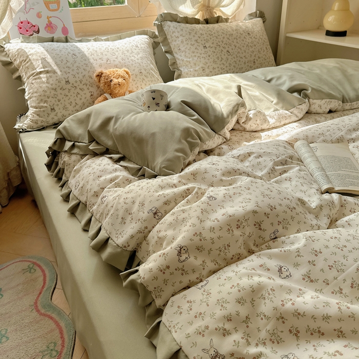 91家纺网 家纺一手货源 找家纺 韩巢家纺 2025新款针织双层纱花边款被套直播热销款四件套学生宿舍床单三件套-（提供卖家秀） 花田薇