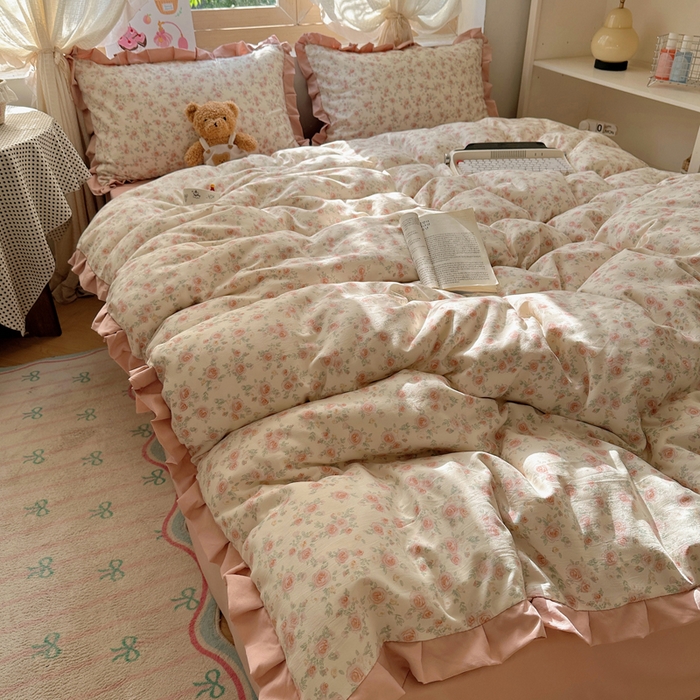 91家纺网 家纺一手货源 找家纺 韩巢家纺 2025新款针织双层纱花边款被套直播热销款四件套学生宿舍床单三件套-（提供卖家秀） 塞林娜米黄