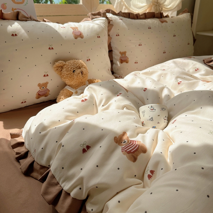 91家纺网 家纺一手货源 找家纺 韩巢家纺 2025新款针织双层纱花边款被套直播热销款四件套学生宿舍床单三件套-（提供卖家秀） 叮当熊