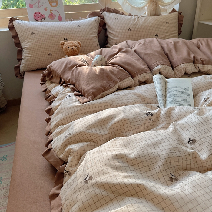 91家纺网 家纺一手货源 找家纺 韩巢家纺 2025新款针织双层纱花边款被套直播热销款四件套学生宿舍床单三件套-（提供卖家秀） 巧克力