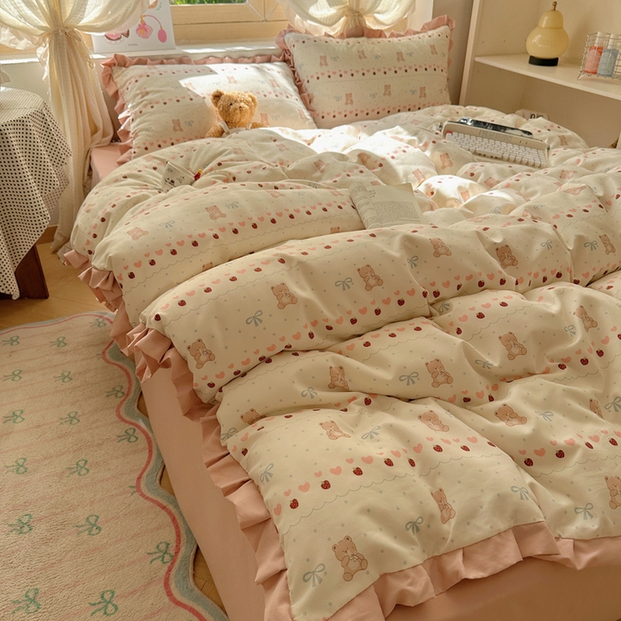 91家纺网 家纺一手货源 找家纺 韩巢家纺 2025新款针织双层纱花边款被套直播热销款四件套学生宿舍床单三件套-（提供卖家秀） 可爱熊