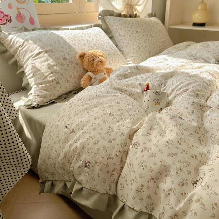 91家纺网 家纺一手货源 找家纺 韩巢家纺 2025新款针织双层纱花边款被套直播热销款四件套学生宿舍床单三件套-（提供卖家秀） 花田薇