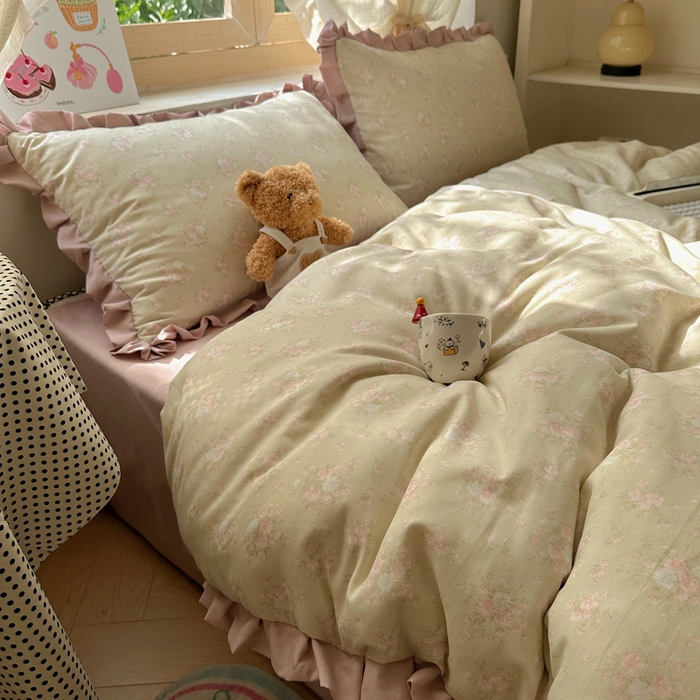 91家纺网 家纺一手货源 找家纺 韩巢家纺 2025新款针织双层纱花边款被套直播热销款四件套学生宿舍床单三件套-（提供卖家秀） 云山沐晚