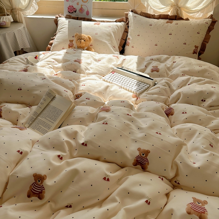 91家纺网 家纺一手货源 找家纺 韩巢家纺 2025新款针织双层纱花边款被套直播热销款四件套学生宿舍床单三件套-（提供卖家秀） 叮当熊