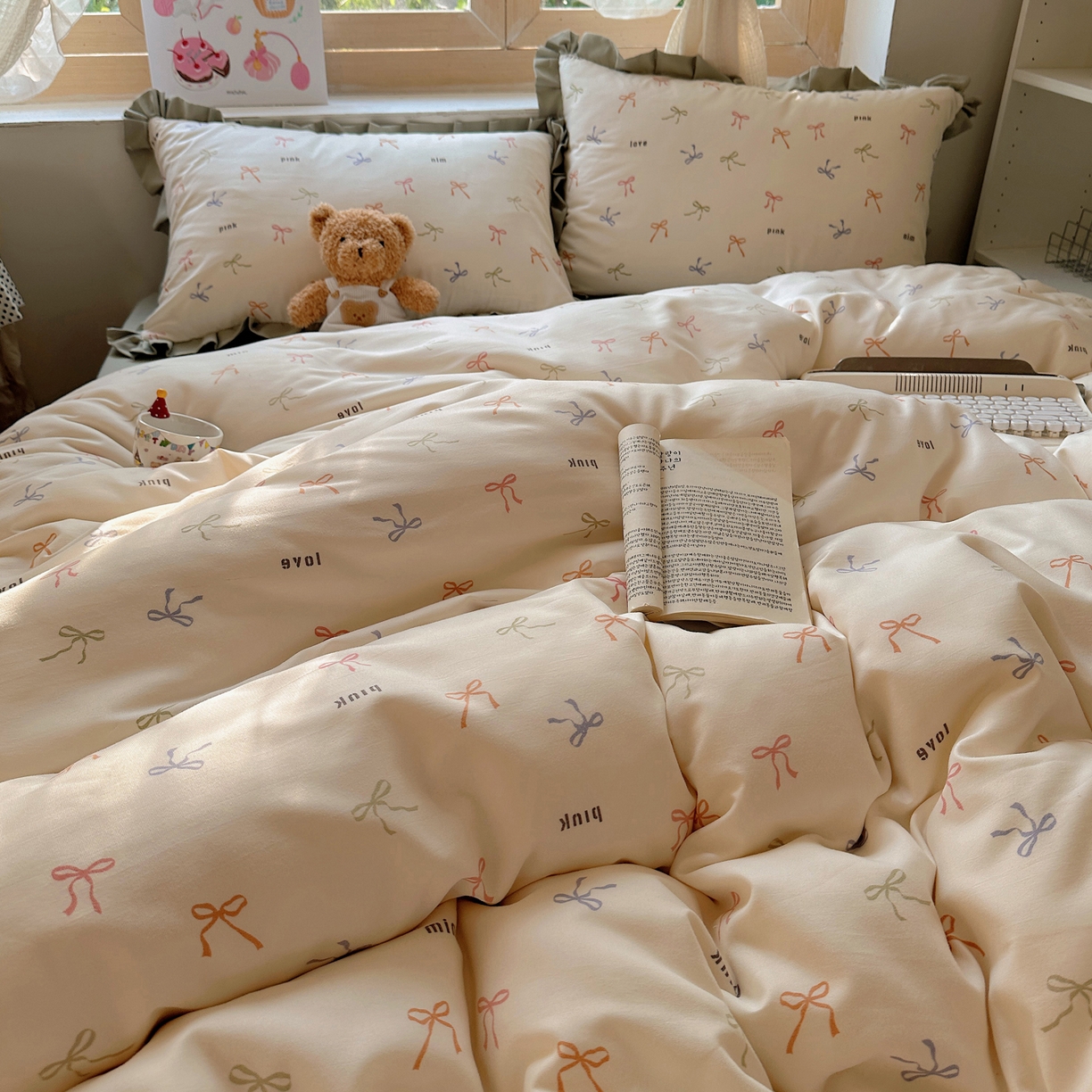 91家纺网 家纺一手货源 找家纺 韩巢家纺 2025新款针织双层纱花边款被套直播热销款四件套学生宿舍床单三件套-（提供卖家秀） 彩色蝴蝶绩