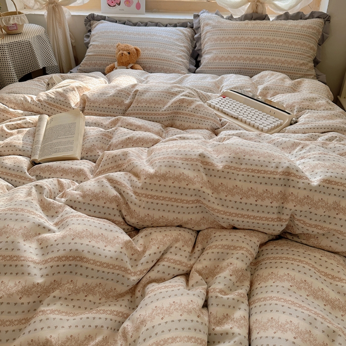 91家纺网 家纺一手货源 找家纺 韩巢家纺 2025新款针织双层纱花边款被套直播热销款四件套学生宿舍床单三件套-（提供卖家秀） 木昔