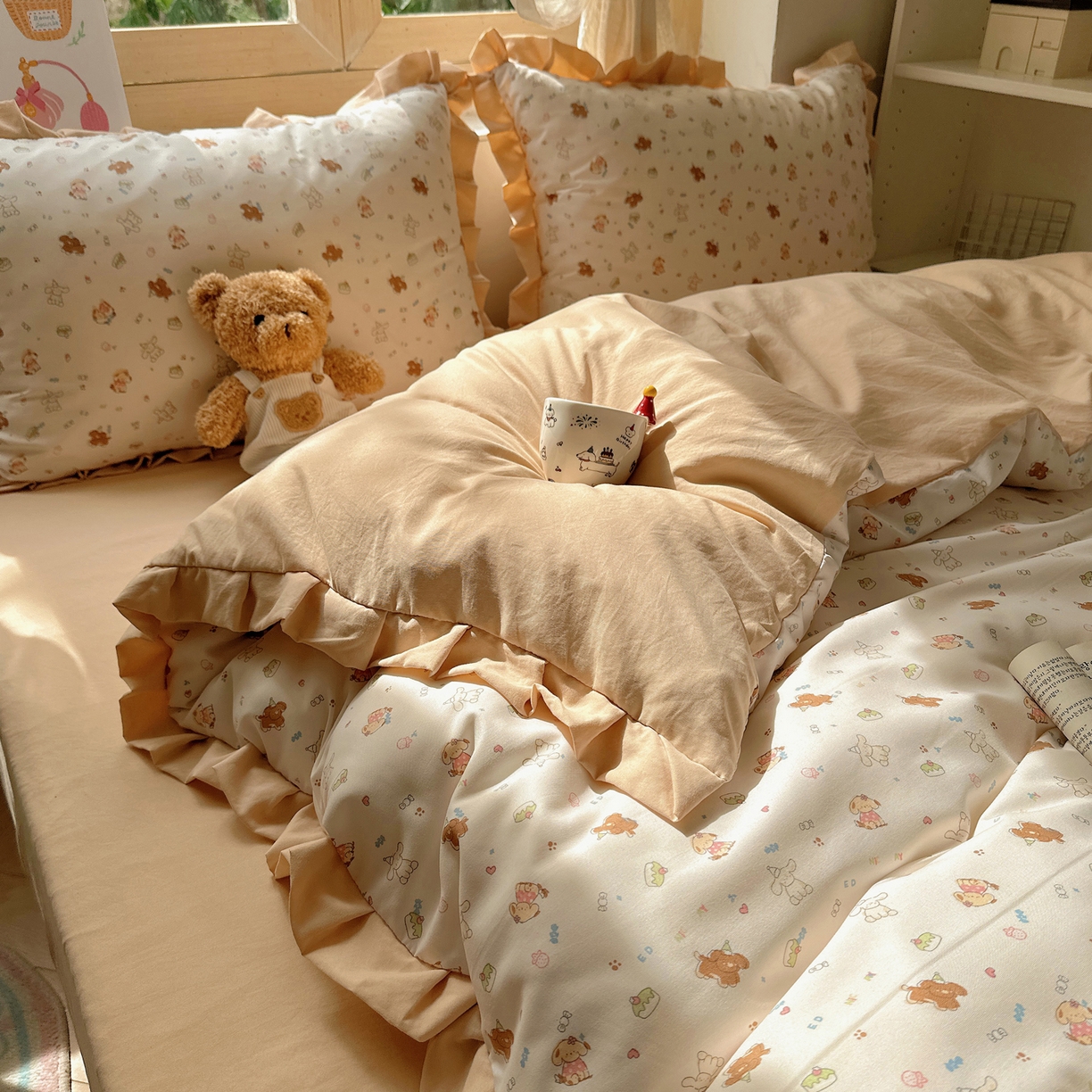 91家纺网 家纺一手货源 找家纺 韩巢家纺 2025新款针织双层纱花边款被套直播热销款四件套学生宿舍床单三件套-（提供卖家秀） 奶油狗