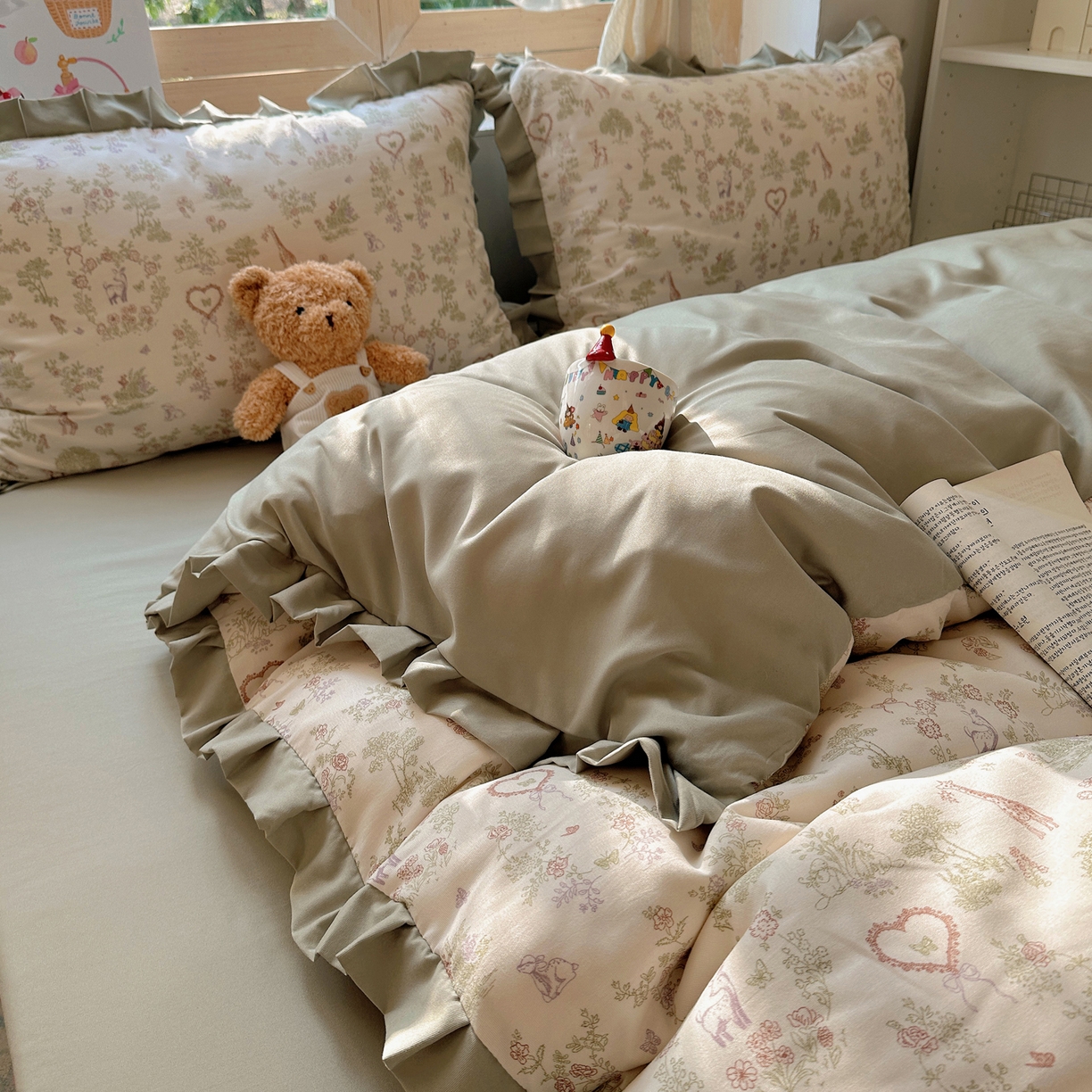 91家纺网 家纺一手货源 找家纺 韩巢家纺 2025新款针织双层纱花边款被套直播热销款四件套学生宿舍床单三件套-（提供卖家秀） 魔法森林