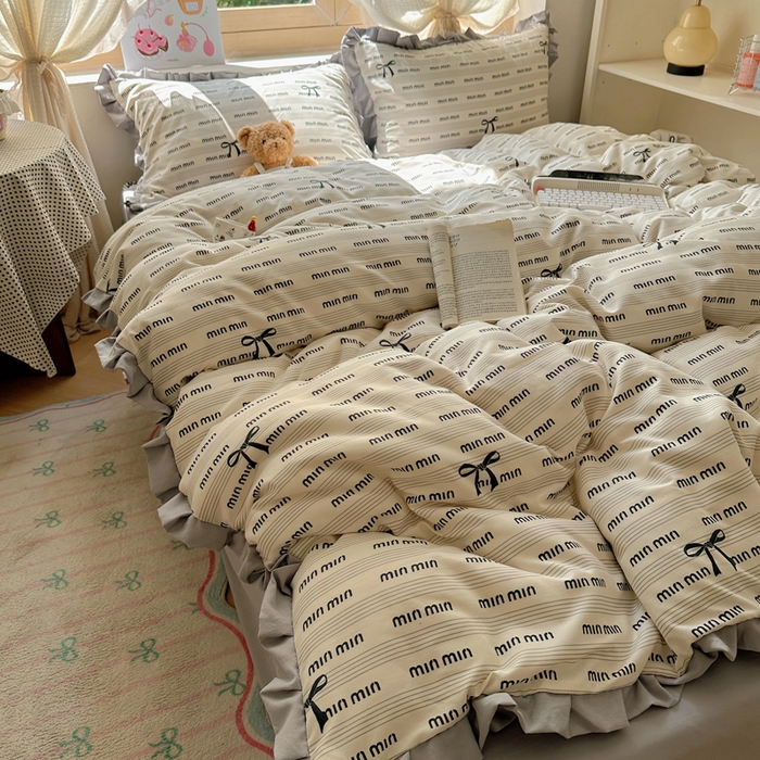 91家纺网 家纺一手货源 找家纺 韩巢家纺 2025新款针织双层纱花边款被套直播热销款四件套学生宿舍床单三件套-（提供卖家秀） 敏敏灰