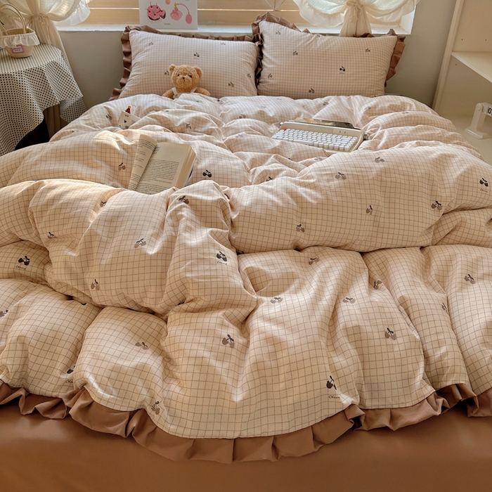 91家纺网 家纺一手货源 找家纺 韩巢家纺 2025新款针织双层纱花边款被套直播热销款四件套学生宿舍床单三件套-（提供卖家秀） 巧克力