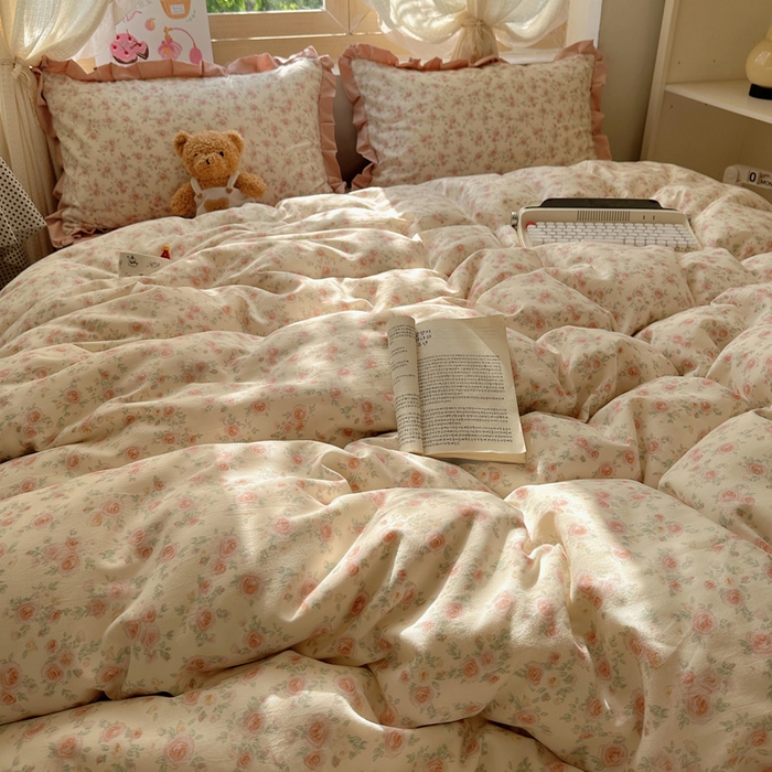 91家纺网 家纺一手货源 找家纺 韩巢家纺 2025新款针织双层纱花边款被套直播热销款四件套学生宿舍床单三件套-（提供卖家秀） 塞林娜米黄