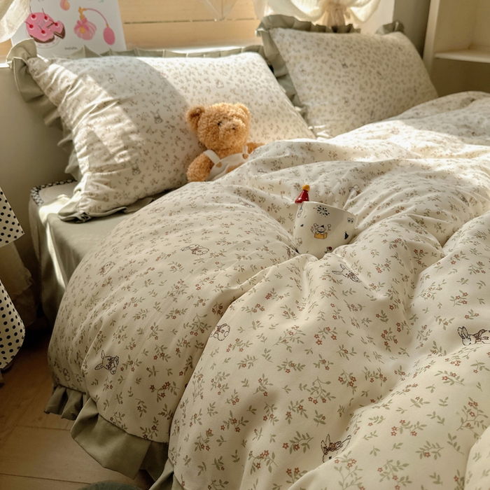 91家纺网 家纺一手货源 找家纺 韩巢家纺 2025新款针织双层纱花边款被套直播热销款四件套学生宿舍床单三件套-（提供卖家秀） 花田薇