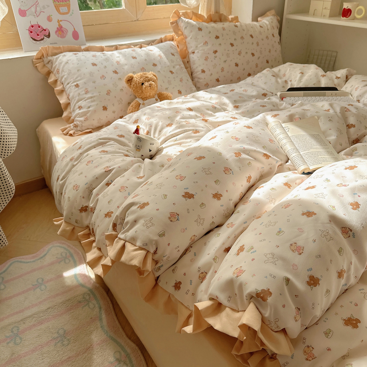 91家纺网 家纺一手货源 找家纺 韩巢家纺 2025新款针织双层纱花边款被套直播热销款四件套学生宿舍床单三件套-（提供卖家秀） 奶油狗