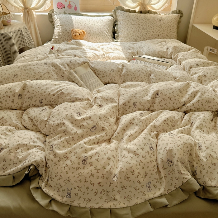 91家纺网 家纺一手货源 找家纺 韩巢家纺 2025新款针织双层纱花边款被套直播热销款四件套学生宿舍床单三件套-（提供卖家秀） 花田薇