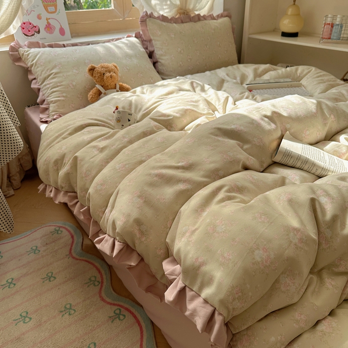 91家纺网 家纺一手货源 找家纺 韩巢家纺 2025新款针织双层纱花边款被套直播热销款四件套学生宿舍床单三件套-（提供卖家秀） 云山沐晚