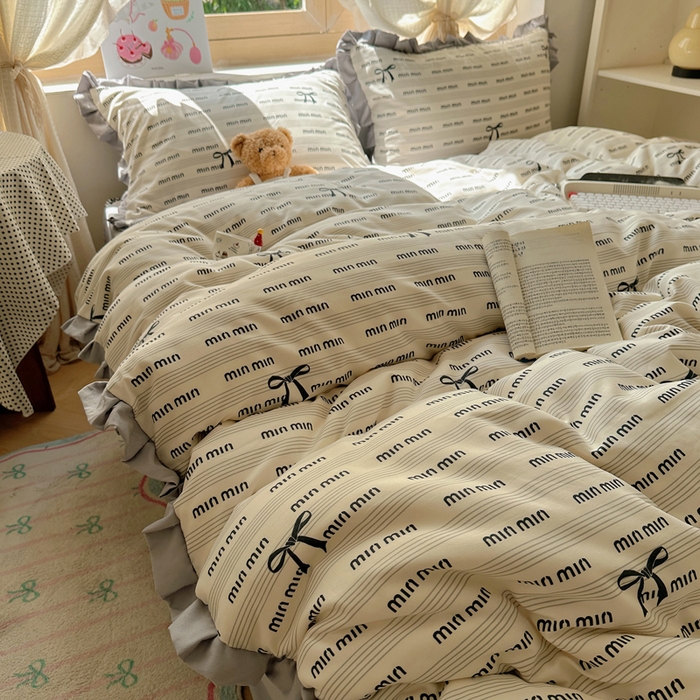 91家纺网 家纺一手货源 找家纺 韩巢家纺 2025新款针织双层纱花边款被套直播热销款四件套学生宿舍床单三件套-（提供卖家秀） 敏敏灰