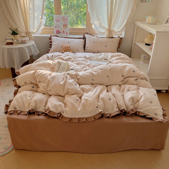 91家纺网 家纺一手货源 找家纺 韩巢家纺 2025新款针织双层纱花边款被套直播热销款四件套学生宿舍床单三件套-（提供卖家秀） 巧克力