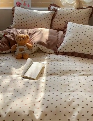 91家纺网 家纺一手货源 找家纺 （总）韩巢家纺 2025新款针织双层纱花边款被套直播热销款四件套学生宿舍床单三件套-（提供卖家秀）