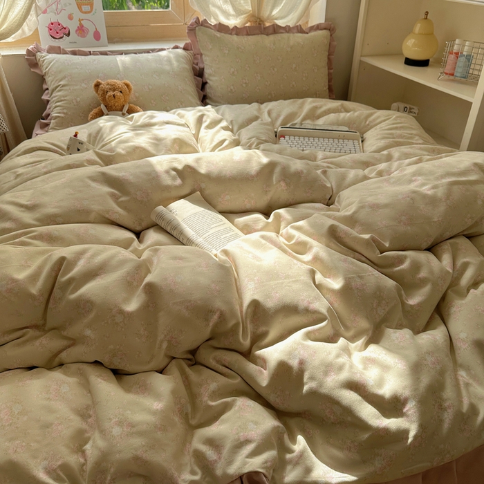 91家纺网 家纺一手货源 找家纺 韩巢家纺 2025新款针织双层纱花边款被套直播热销款四件套学生宿舍床单三件套-（提供卖家秀） 云山沐晚