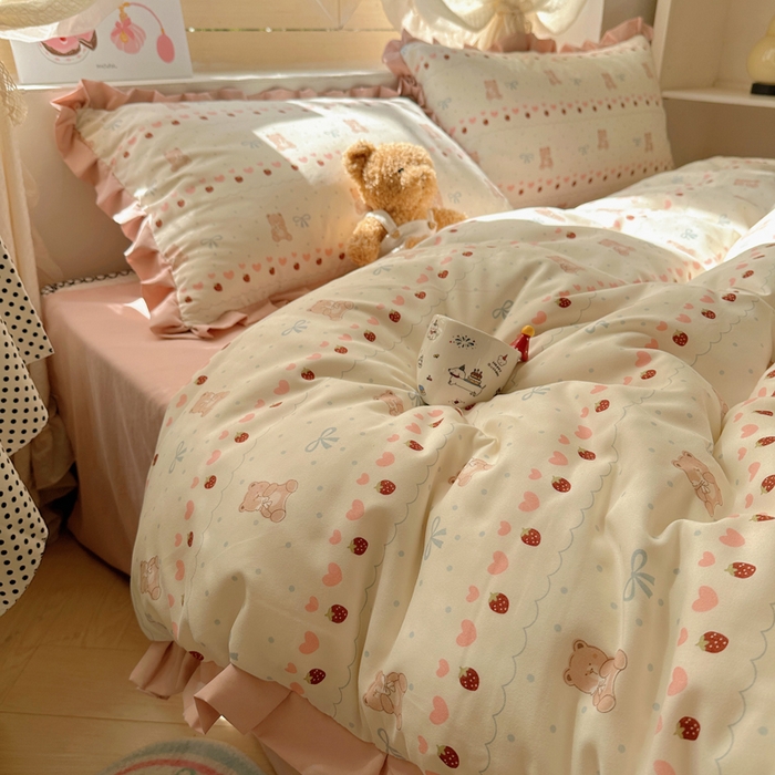 91家纺网 家纺一手货源 找家纺 韩巢家纺 2025新款针织双层纱花边款被套直播热销款四件套学生宿舍床单三件套-（提供卖家秀） 可爱熊