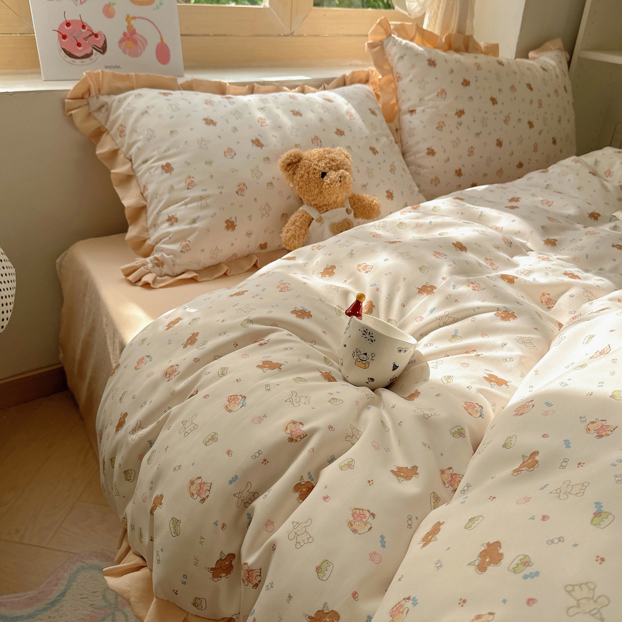 91家纺网 家纺一手货源 找家纺 韩巢家纺 2025新款针织双层纱花边款被套直播热销款四件套学生宿舍床单三件套-（提供卖家秀） 奶油狗