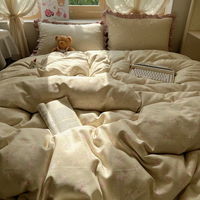 91家纺网 家纺一手货源 找家纺 韩巢家纺 2025新款针织双层纱花边款被套直播热销款四件套学生宿舍床单三件套-（提供卖家秀） 云山沐晚