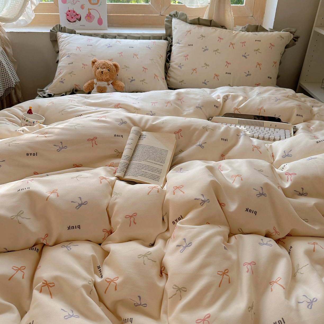 91家纺网 家纺一手货源 找家纺 韩巢家纺 2025新款针织双层纱花边款被套直播热销款四件套学生宿舍床单三件套-（提供卖家秀） 彩色蝴蝶绩