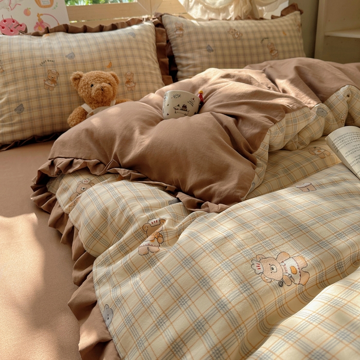 91家纺网 家纺一手货源 找家纺 韩巢家纺 2025新款针织双层纱花边款被套直播热销款四件套学生宿舍床单三件套-（提供卖家秀） 熊先生