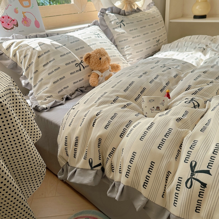 91家纺网 家纺一手货源 找家纺 韩巢家纺 2025新款针织双层纱花边款被套直播热销款四件套学生宿舍床单三件套-（提供卖家秀） 敏敏灰