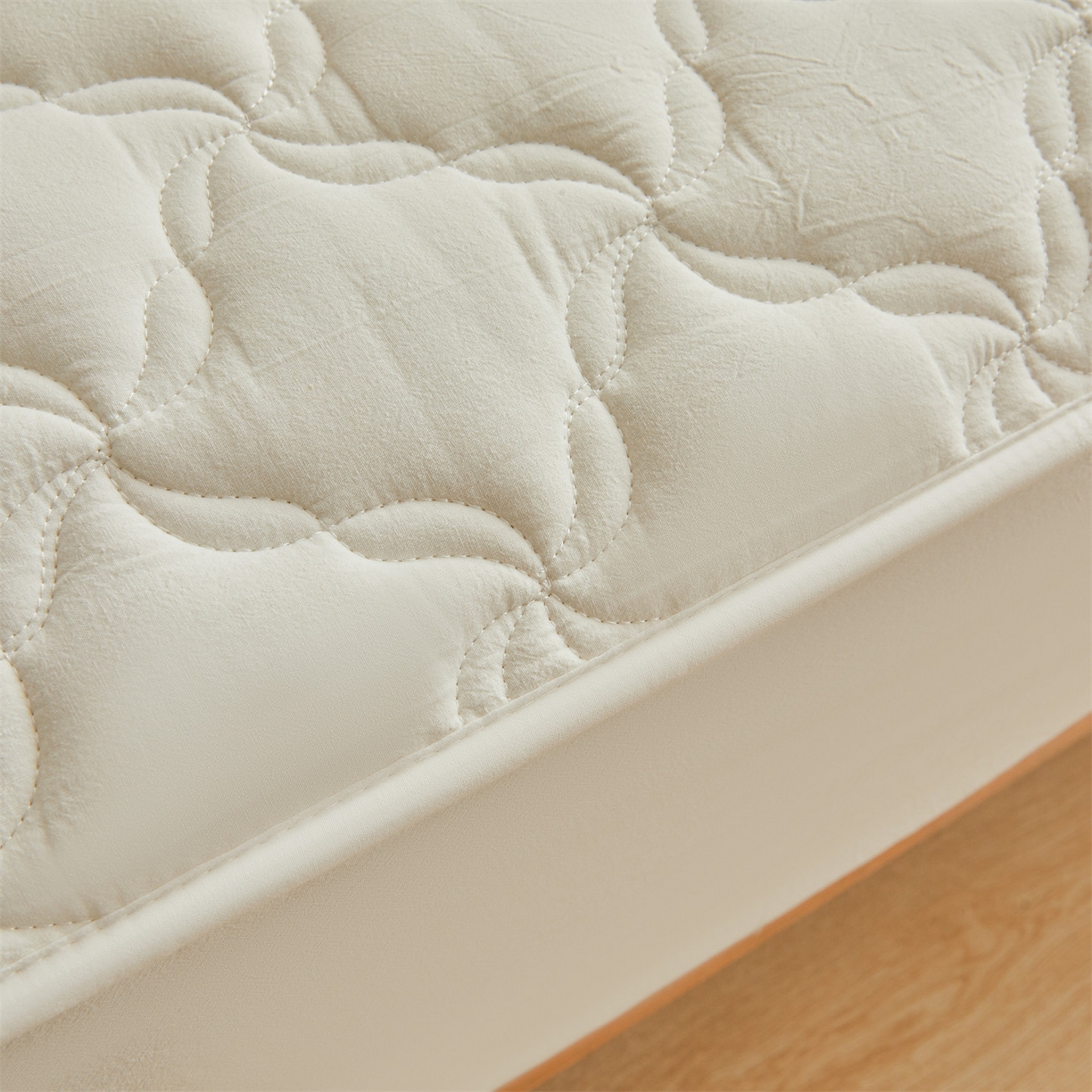 91家纺网 家纺一手货源 找家纺 多谷家纺 2026新款纯棉全棉色织水洗棉大豆夹棉床笠三件套 奶昔白