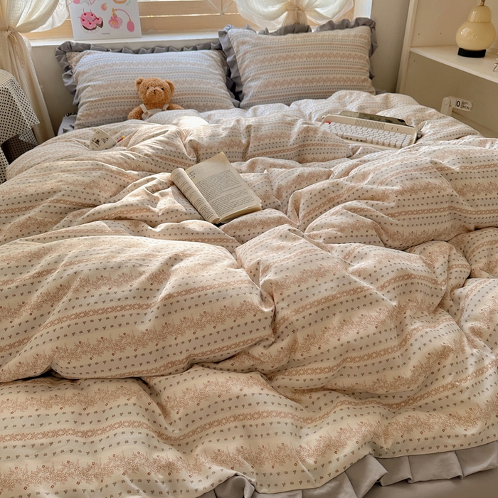 91家纺网 家纺一手货源 找家纺 韩巢家纺 2025新款针织双层纱花边款被套直播热销款四件套学生宿舍床单三件套-（提供卖家秀） 木昔