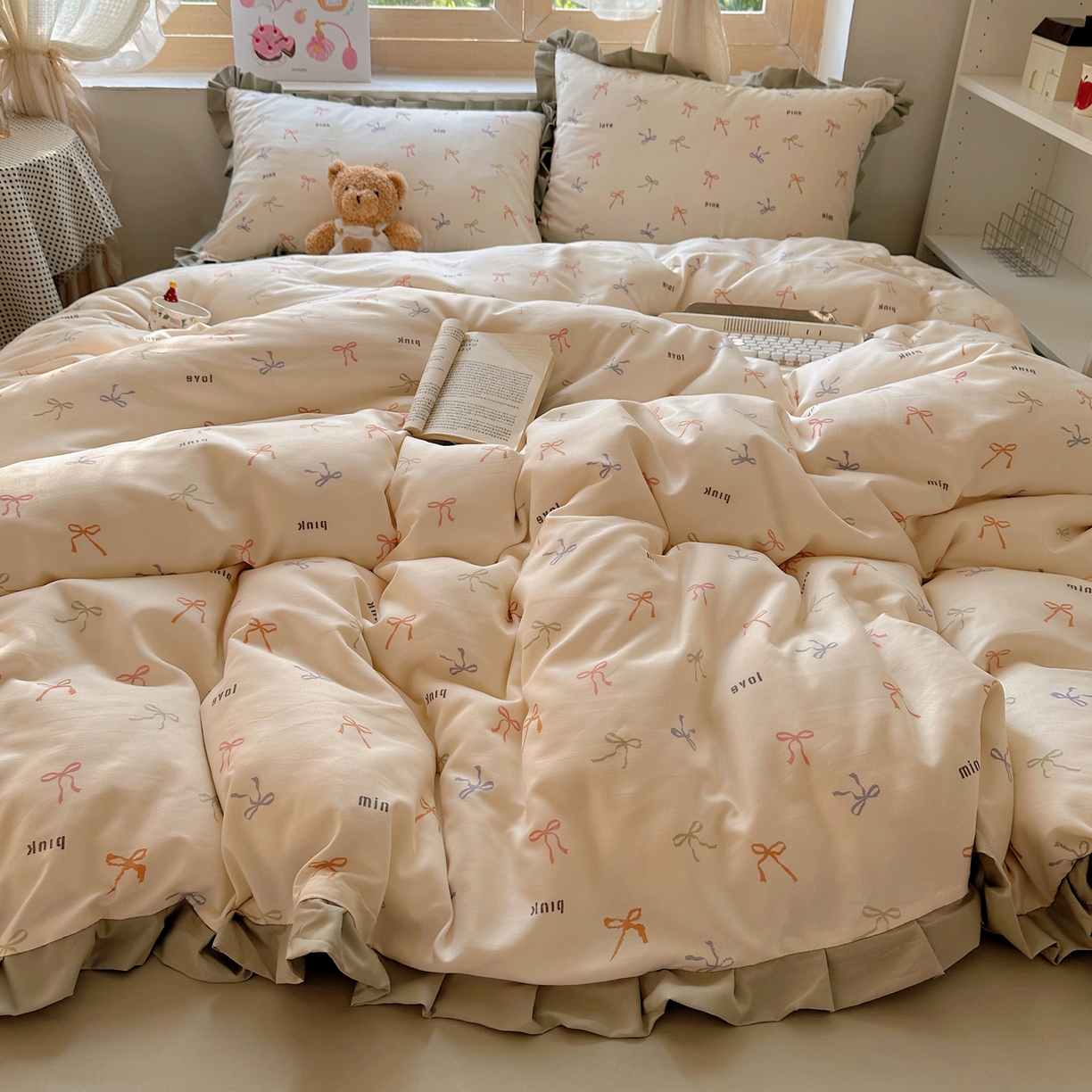 91家纺网 家纺一手货源 找家纺 韩巢家纺 2025新款针织双层纱花边款被套直播热销款四件套学生宿舍床单三件套-（提供卖家秀） 彩色蝴蝶绩