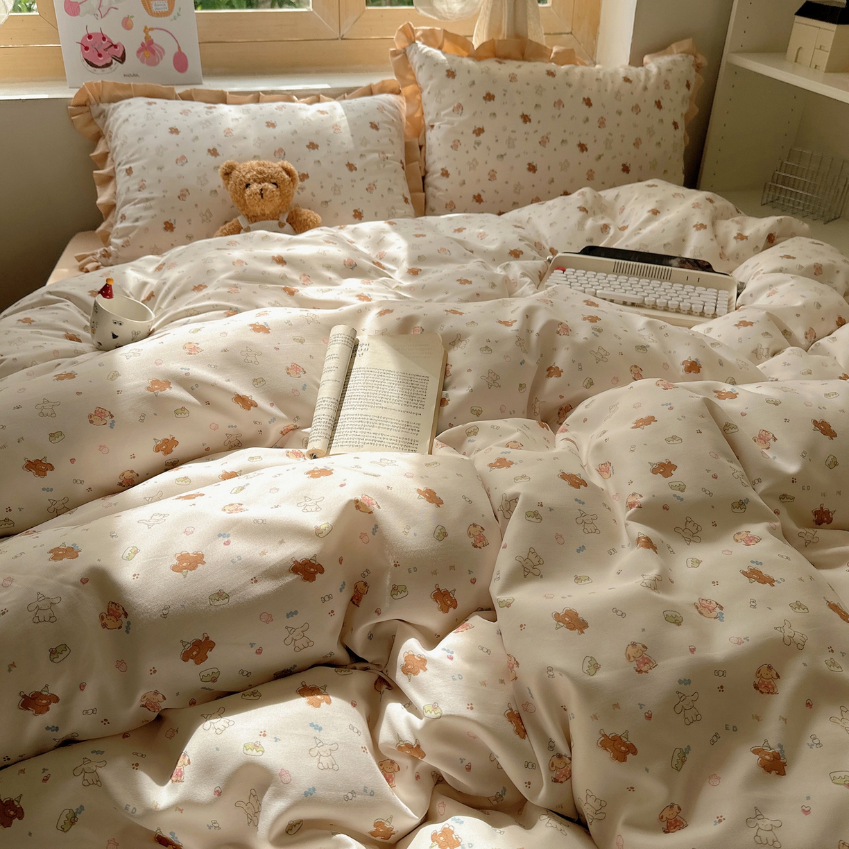 91家纺网 家纺一手货源 找家纺 韩巢家纺 2025新款针织双层纱花边款被套直播热销款四件套学生宿舍床单三件套-（提供卖家秀） 奶油狗