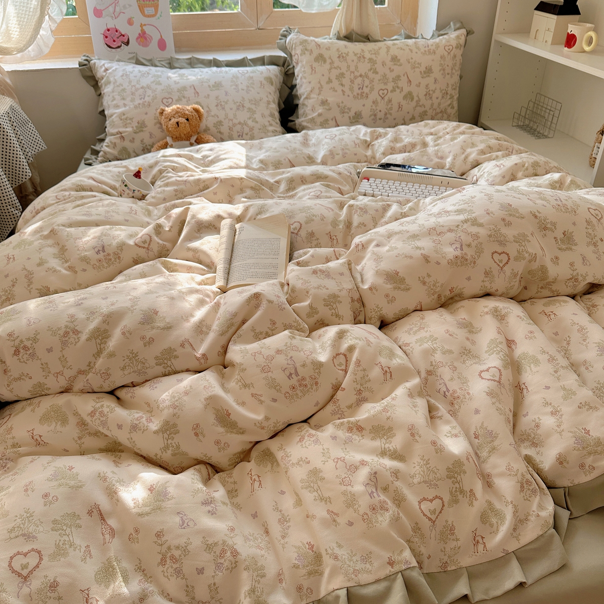 91家纺网 家纺一手货源 找家纺 韩巢家纺 2025新款针织双层纱花边款被套直播热销款四件套学生宿舍床单三件套-（提供卖家秀） 魔法森林