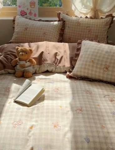 91家纺网 家纺一手货源 找家纺 韩巢家纺 2025新款针织双层纱花边款被套直播热销款四件套学生宿舍床单三件套-（提供卖家秀） 熊先生