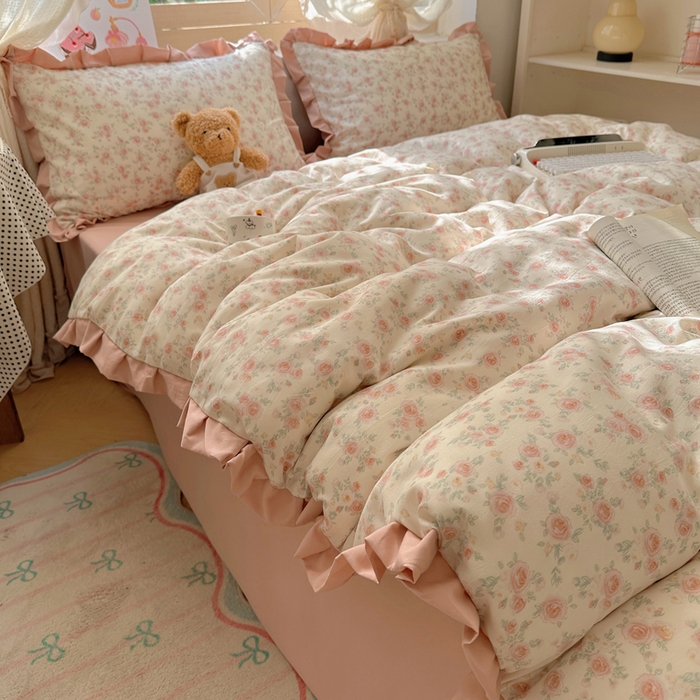 91家纺网 家纺一手货源 找家纺 韩巢家纺 2025新款针织双层纱花边款被套直播热销款四件套学生宿舍床单三件套-（提供卖家秀） 塞林娜米黄