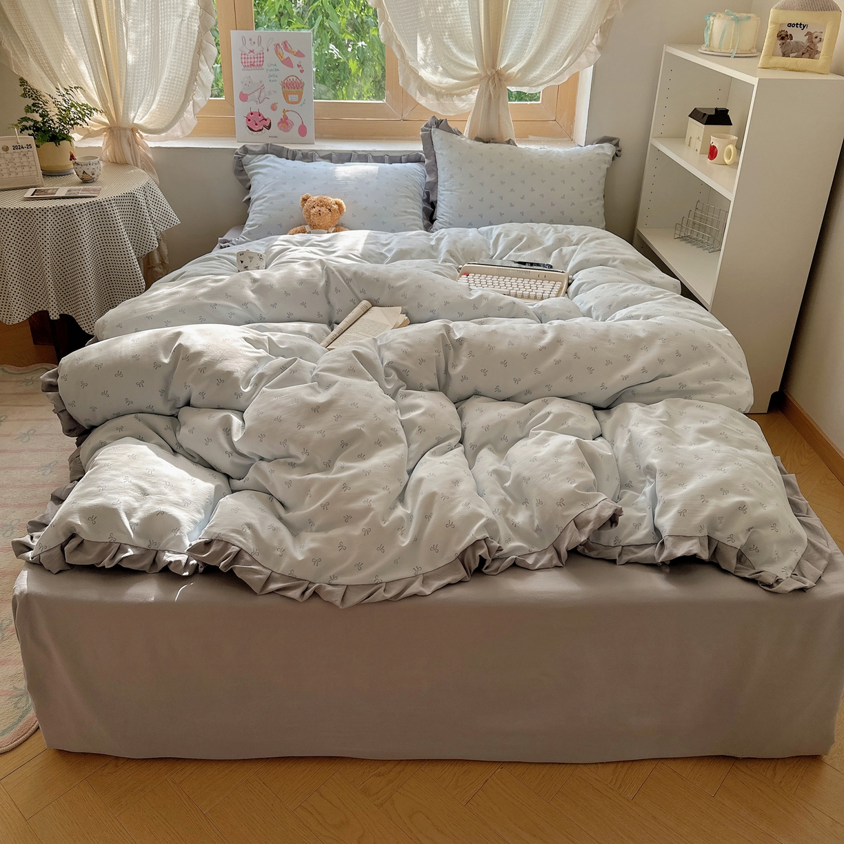 91家纺网 家纺一手货源 找家纺 韩巢家纺 2025新款针织双层纱花边款被套直播热销款四件套学生宿舍床单三件套-（提供卖家秀） 可爱多二