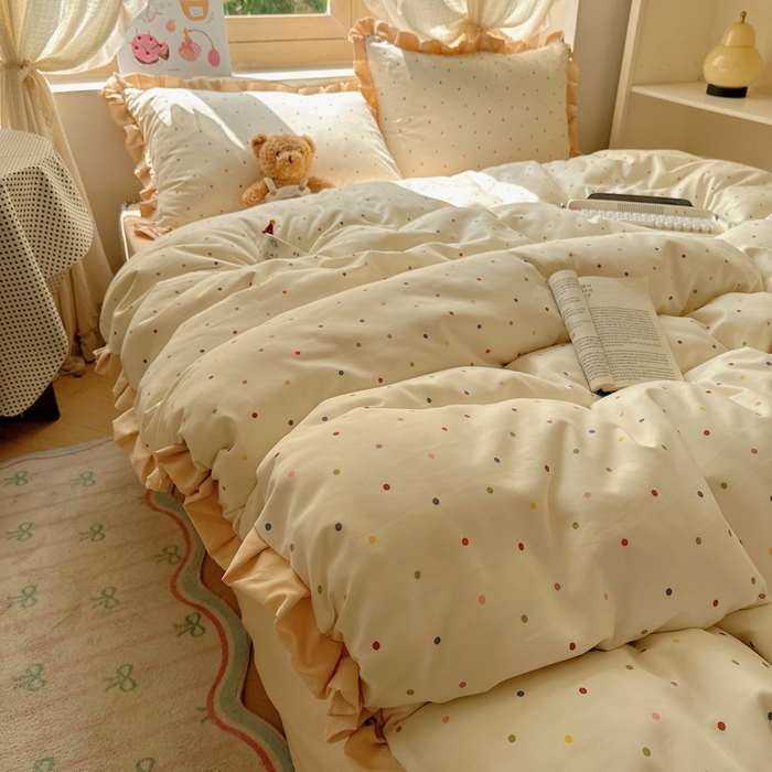91家纺网 家纺一手货源 找家纺 韩巢家纺 2025新款针织双层纱花边款被套直播热销款四件套学生宿舍床单三件套-（提供卖家秀） 奶油波点米