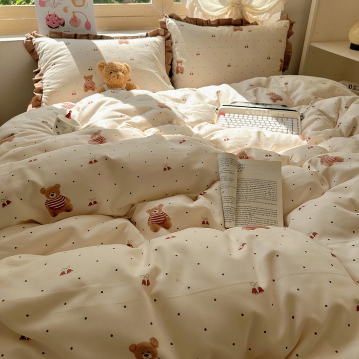 91家纺网 家纺一手货源 找家纺 韩巢家纺 2025新款针织双层纱花边款被套直播热销款四件套学生宿舍床单三件套-（提供卖家秀） 叮当熊