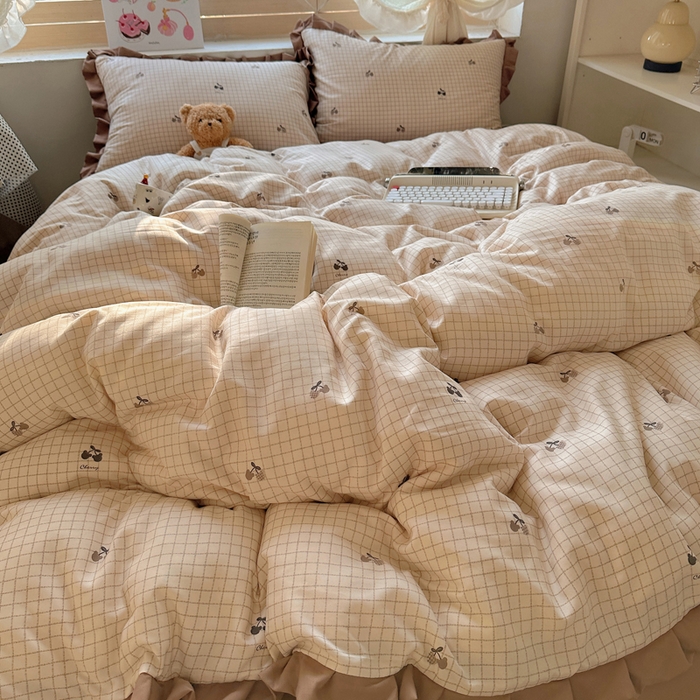 91家纺网 家纺一手货源 找家纺 韩巢家纺 2025新款针织双层纱花边款被套直播热销款四件套学生宿舍床单三件套-（提供卖家秀） 巧克力