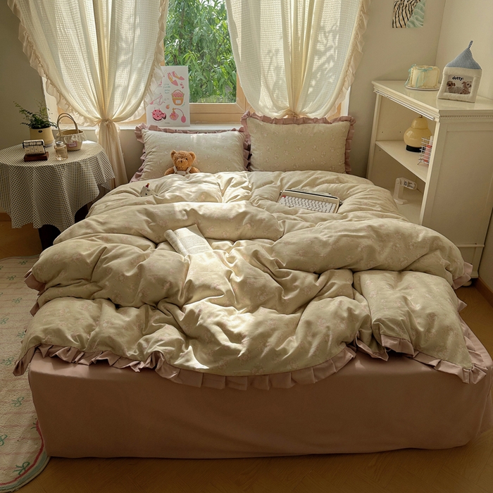 91家纺网 家纺一手货源 找家纺 韩巢家纺 2025新款针织双层纱花边款被套直播热销款四件套学生宿舍床单三件套-（提供卖家秀） 云山沐晚