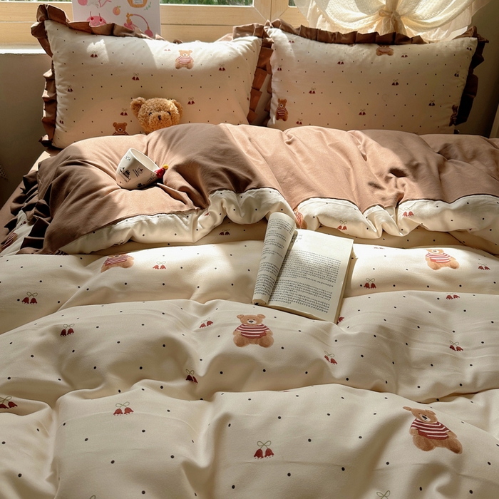 91家纺网 家纺一手货源 找家纺 韩巢家纺 2025新款针织双层纱花边款被套直播热销款四件套学生宿舍床单三件套-（提供卖家秀） 叮当熊