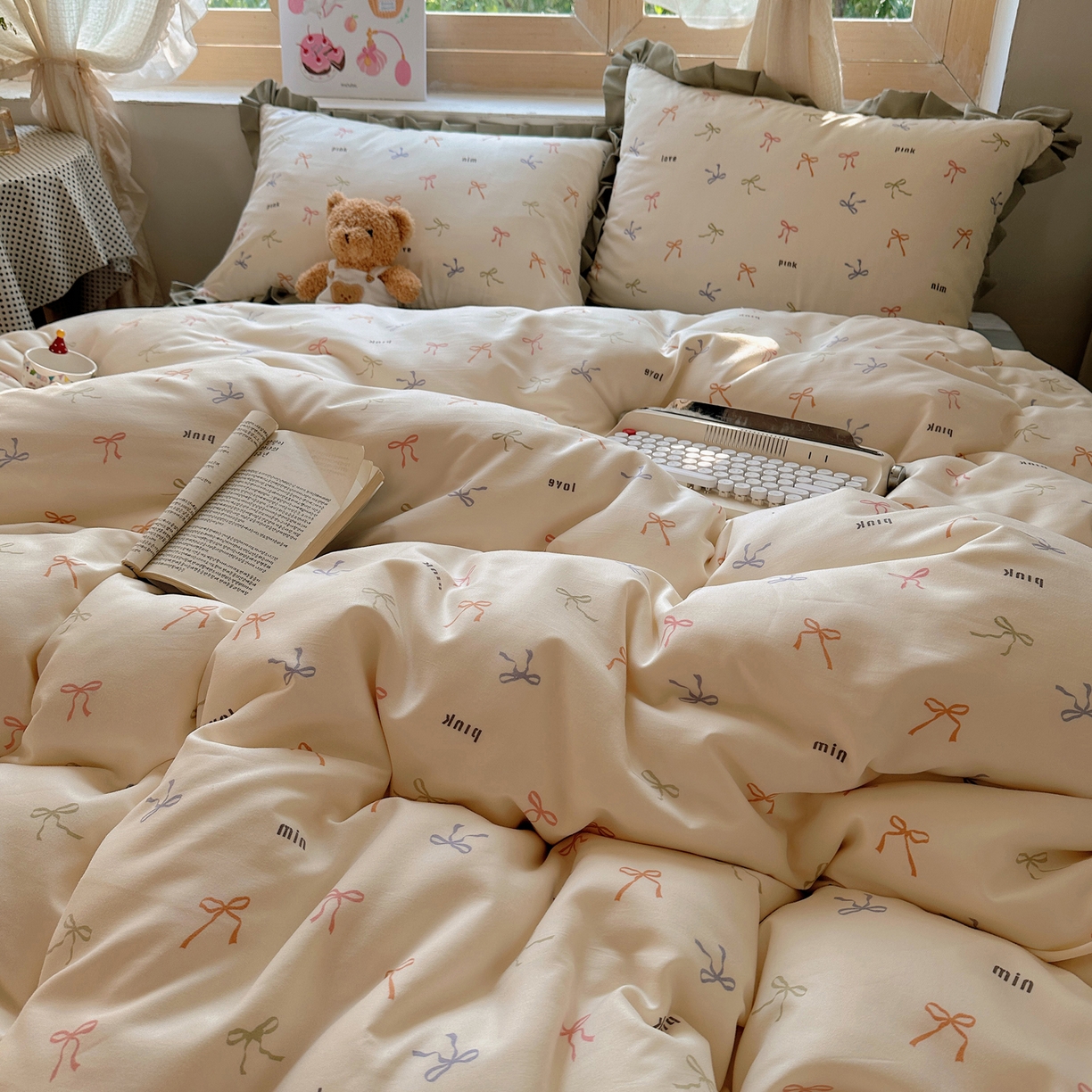 91家纺网 家纺一手货源 找家纺 韩巢家纺 2025新款针织双层纱花边款被套直播热销款四件套学生宿舍床单三件套-（提供卖家秀） 彩色蝴蝶绩