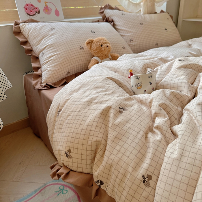 91家纺网 家纺一手货源 找家纺 韩巢家纺 2025新款针织双层纱花边款被套直播热销款四件套学生宿舍床单三件套-（提供卖家秀） 巧克力