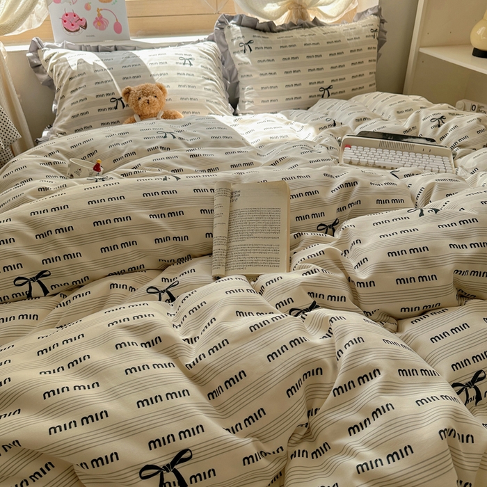 91家纺网 家纺一手货源 找家纺 韩巢家纺 2025新款针织双层纱花边款被套直播热销款四件套学生宿舍床单三件套-（提供卖家秀） 敏敏灰