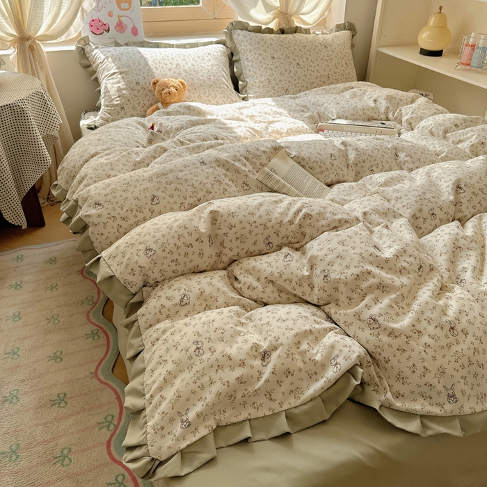 91家纺网 家纺一手货源 找家纺 韩巢家纺 2025新款针织双层纱花边款被套直播热销款四件套学生宿舍床单三件套-（提供卖家秀） 花田薇